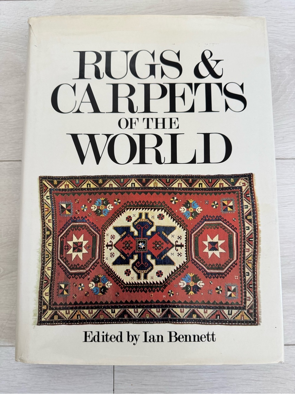 Hardcover “Rugs and carpets of the world” with dust jacket, coffee table book